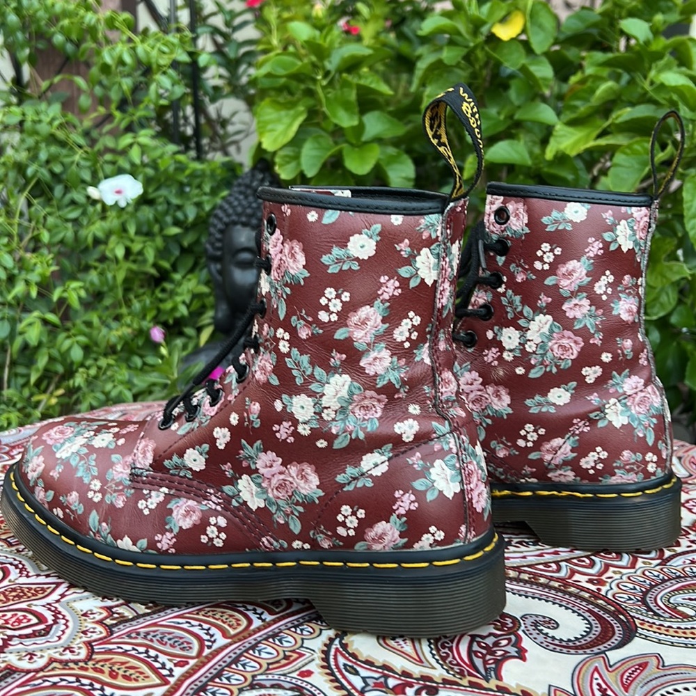 🌺🌸 Dr. Martens Burgundy Rose Floral Boots 🌸🌺 - Picture 4 of 16
